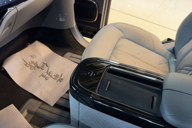 Used Zeekr MIX 2025 Long-Range Intelligent Driving Edition Interior 4