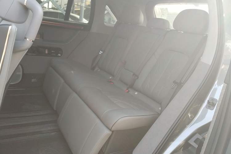 Used Zeekr MIX 2025 Long-Range Intelligent Driving Edition Interior 4