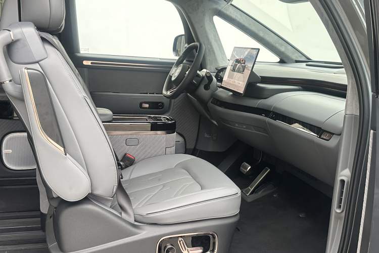 Used Zeekr MIX 2025 Intelligent Driving Version Interior 5