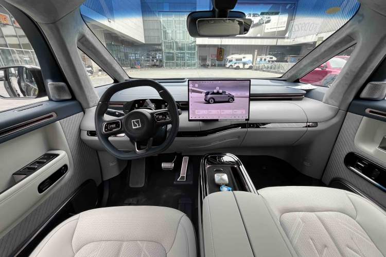 Used Zeekr MIX 2025 Long-Range Intelligent Driving Edition Interior 5