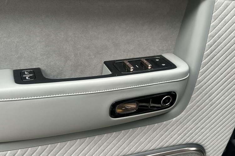 Used Zeekr MIX 2025 Intelligent Driving Version Interior 8