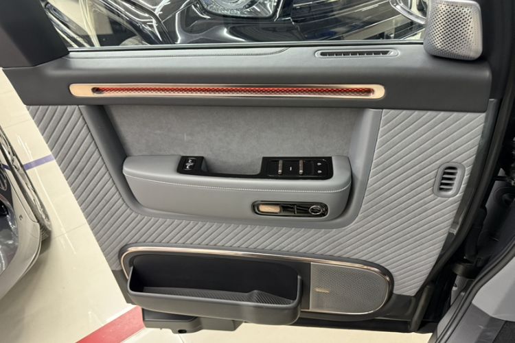 Used Zeekr MIX 2025 Long-Range Intelligent Driving Edition Interior 8
