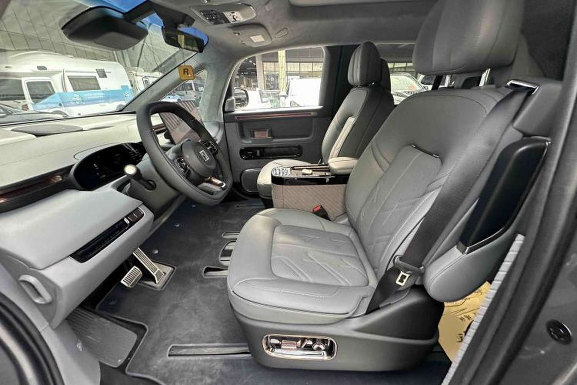 Used Zeekr MIX 2025 Long-Range Intelligent Driving Edition Interior 9