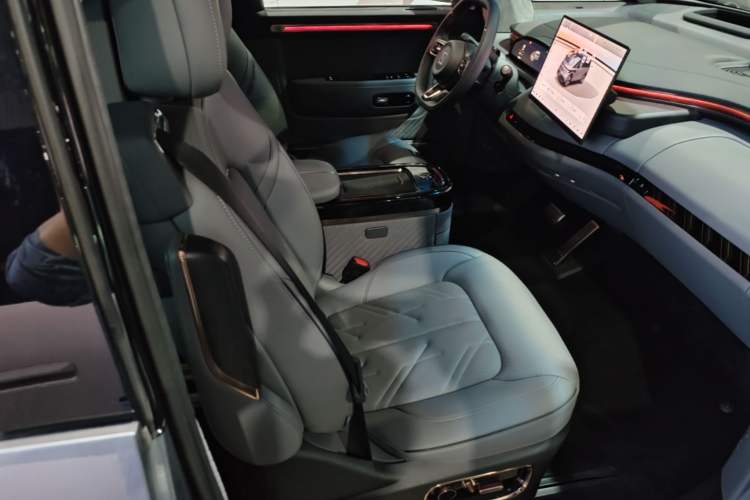 Used Zeekr MIX 2025 Intelligent Driving Version Right Front Seat