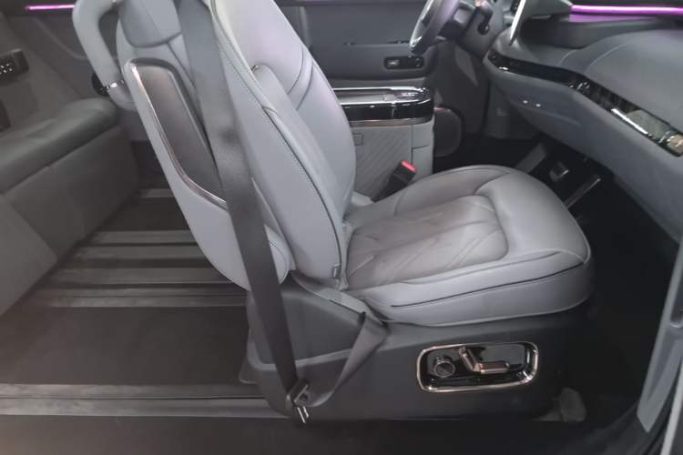 Used Zeekr MIX 2025 Intelligent Driving Version Right Front Seat