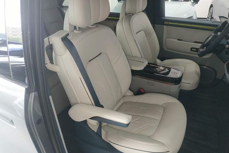 Used Zeekr MIX 2025 Long-Range Intelligent Driving Edition Right Front Seat