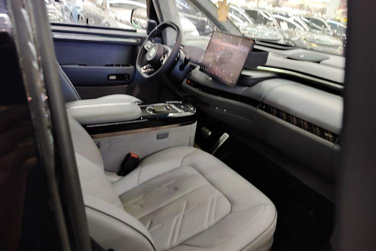 Used Zeekr MIX 2025 Long-Range Intelligent Driving Edition Right Front Seat