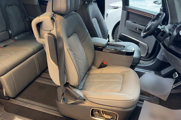 Used Zeekr MIX 2025 Long-Range Intelligent Driving Edition Right Front Seat