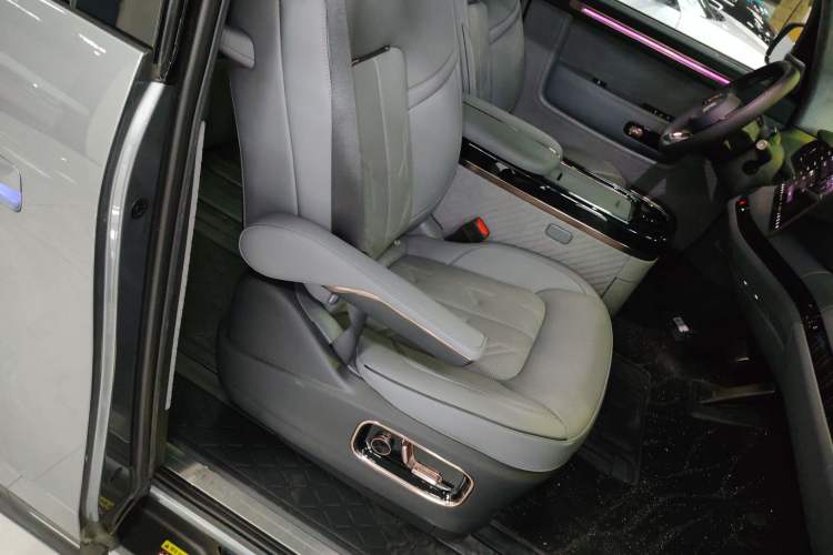 Used Zeekr MIX 2025 Intelligent Driving Version Right Front Seat