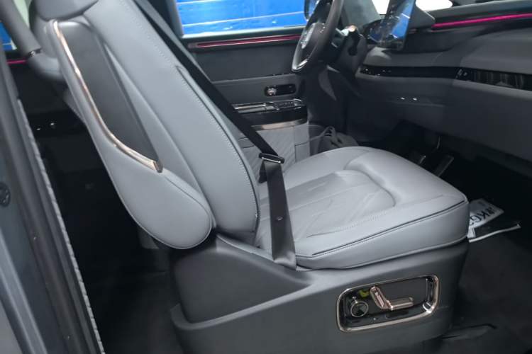 Used Zeekr MIX 2025 Intelligent Driving Version Right Front Seat