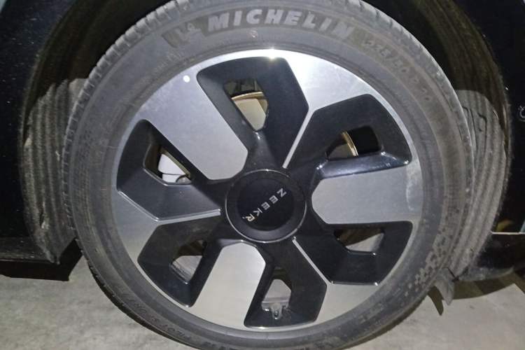 Used Zeekr MIX 2025 Long-Range Intelligent Driving Edition Right Front Wheel Hub