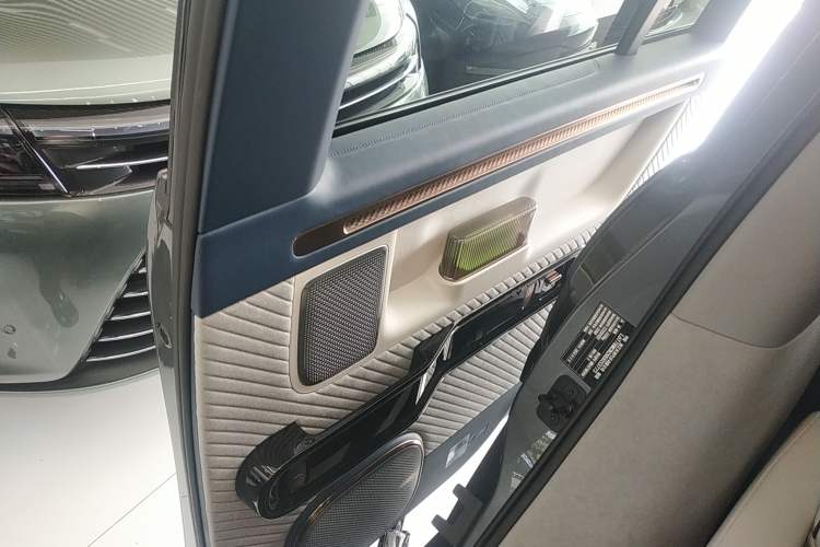 Used Zeekr MIX 2025 Long-Range Intelligent Driving Edition Right Rear Door Interior