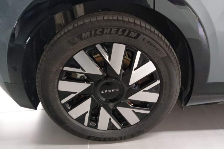 Used Zeekr MIX 2025 Long-Range Intelligent Driving Edition Right Rear Wheel Hub