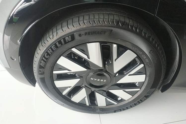 Used Zeekr MIX 2025 Long-Range Intelligent Driving Edition Right Rear Wheel Hub