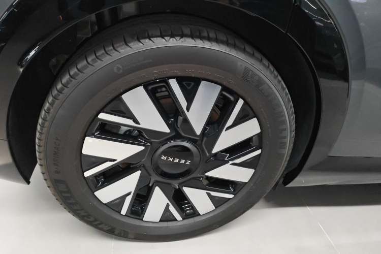 Used Zeekr MIX 2025 Long-Range Intelligent Driving Edition Right Rear Wheel Hub