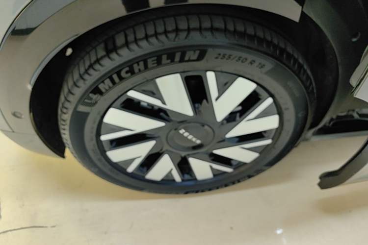 Used Zeekr MIX 2025 Long-Range Intelligent Driving Edition Right Rear Wheel Hub