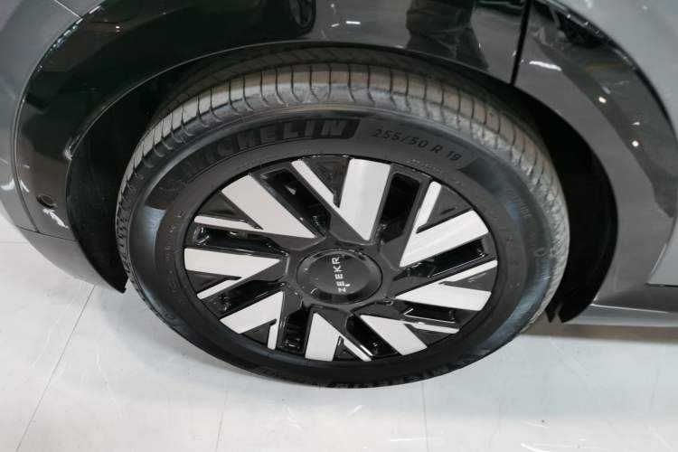 Used Zeekr MIX 2025 Long-Range Intelligent Driving Edition Right Rear Wheel Hub