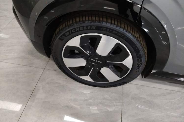 Used Zeekr MIX 2025 Intelligent Driving Version Right Rear Wheel Hub
