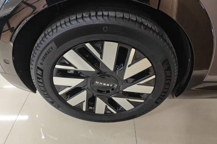 Used Zeekr MIX 2025 Long-Range Intelligent Driving Edition Right Rear Wheel Hub