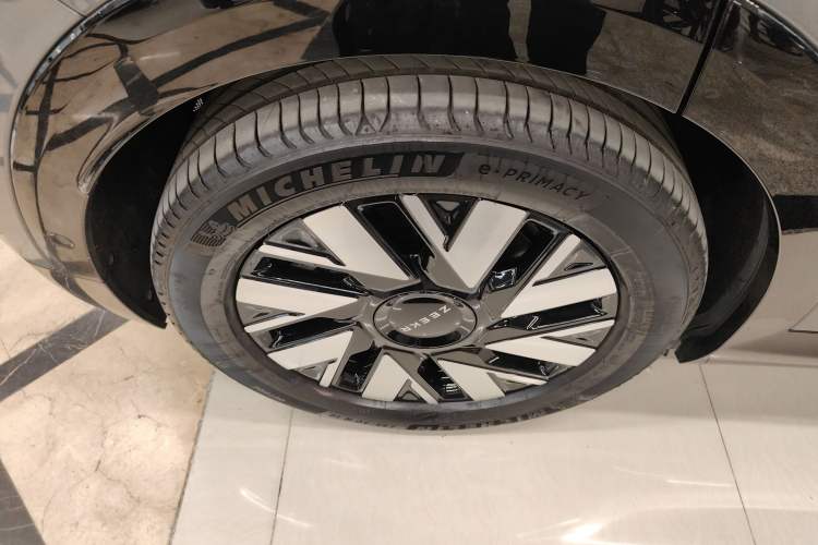 Used Zeekr MIX 2025 Long-Range Intelligent Driving Edition Right Rear Wheel Hub