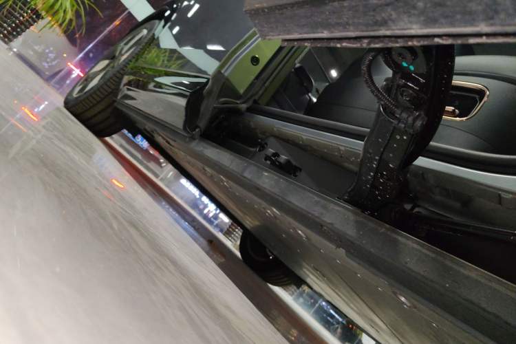 Used Zeekr MIX 2025 Intelligent Driving Version Right Side Sill