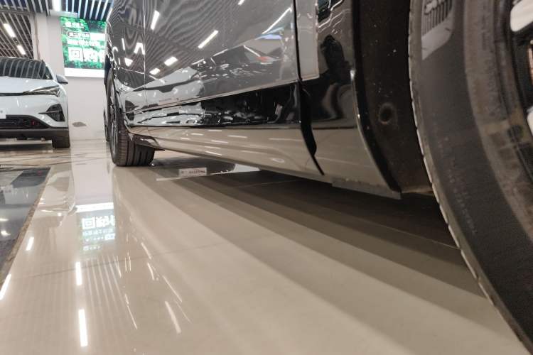 Used Zeekr MIX 2025 Long-Range Intelligent Driving Edition Right Side Sill