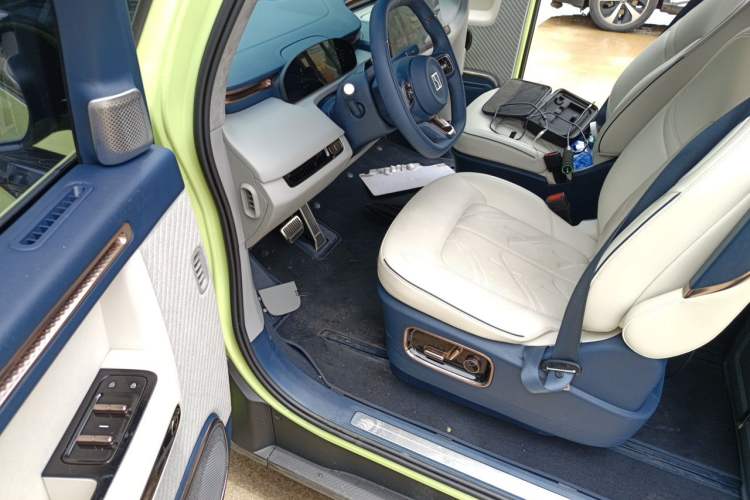 Used Zeekr MIX 2025 Long-Range Intelligent Driving Edition Driver Seat
