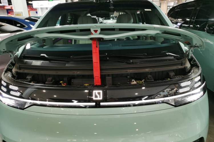 Used Zeekr MIX 2025 Long-Range Intelligent Driving Edition Engine Bay