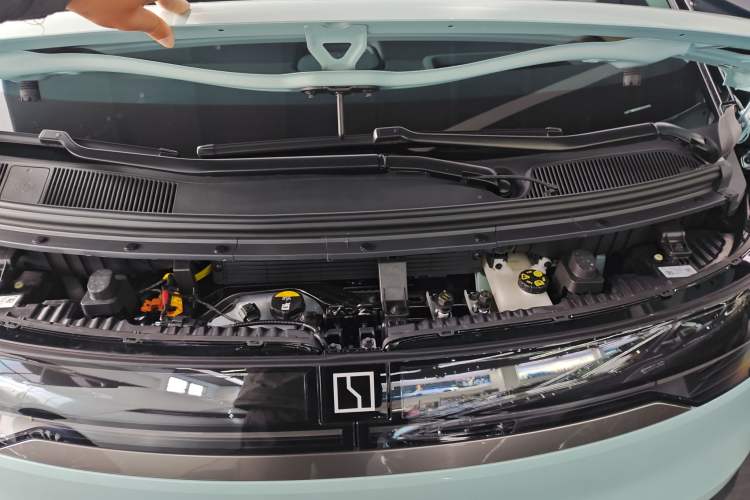 Used Zeekr MIX 2025 Long-Range Intelligent Driving Edition Engine Bay