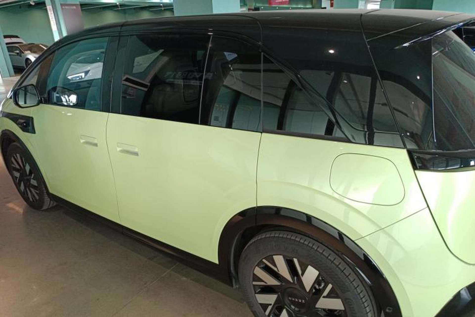 Used Zeekr MIX 2025 Long-Range Intelligent Driving Edition Exterior 3