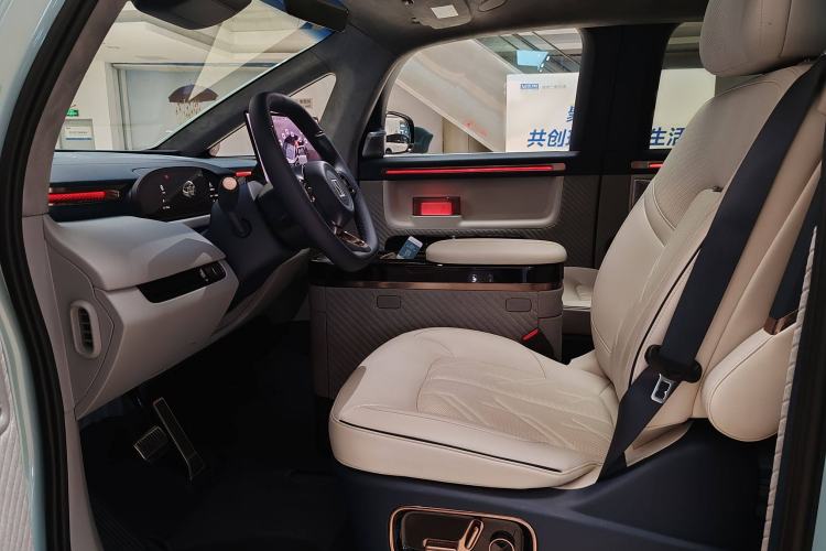 Used Zeekr MIX 2025 Long-Range Intelligent Driving Edition Interior 1