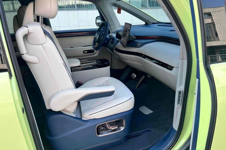 Used Zeekr MIX 2025 Long-Range Intelligent Driving Edition Interior 10