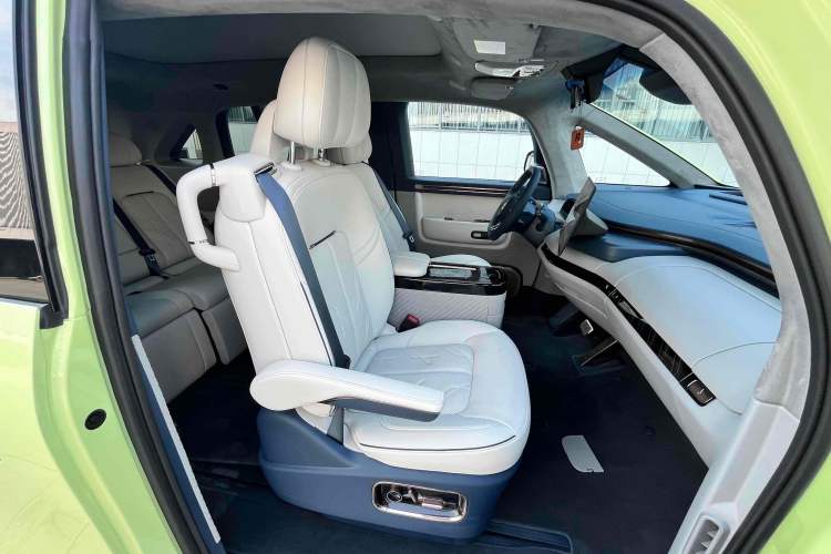 Used Zeekr MIX 2025 Long-Range Intelligent Driving Edition Interior 12