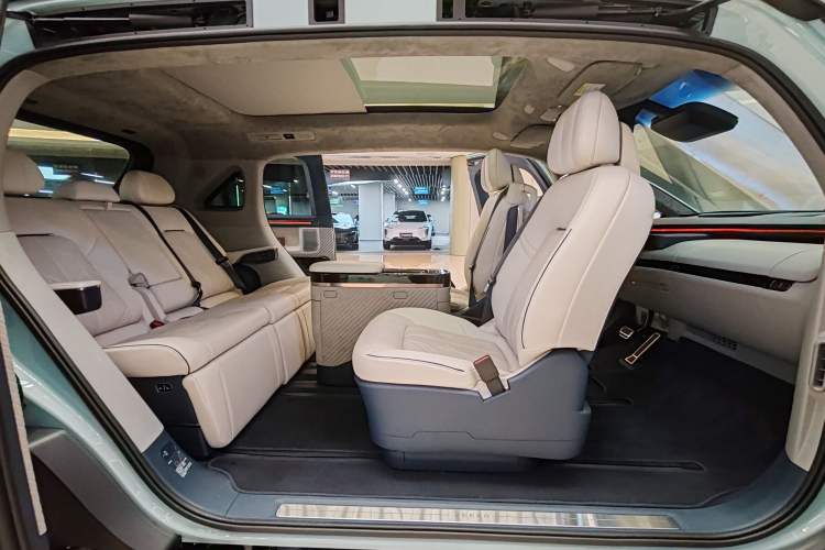 Used Zeekr MIX 2025 Long-Range Intelligent Driving Edition Interior 2