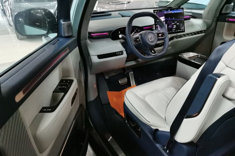 Used Zeekr MIX 2025 Long-Range Intelligent Driving Edition Interior 3