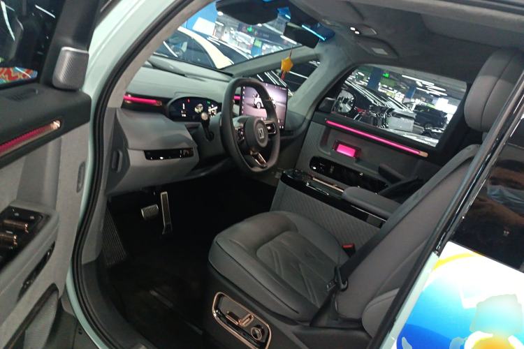 Used Zeekr MIX 2025 Long-Range Intelligent Driving Edition Interior 3