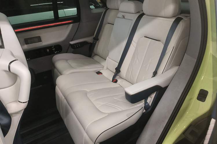 Used Zeekr MIX 2025 Long-Range Intelligent Driving Edition Interior 4
