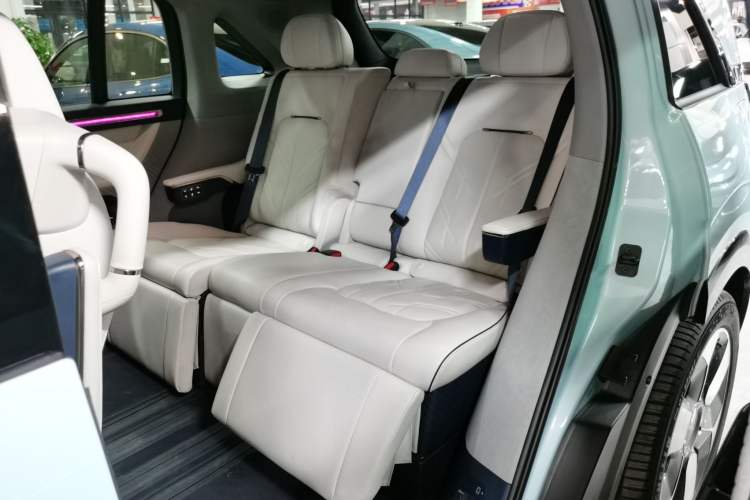 Used Zeekr MIX 2025 Long-Range Intelligent Driving Edition Interior 4