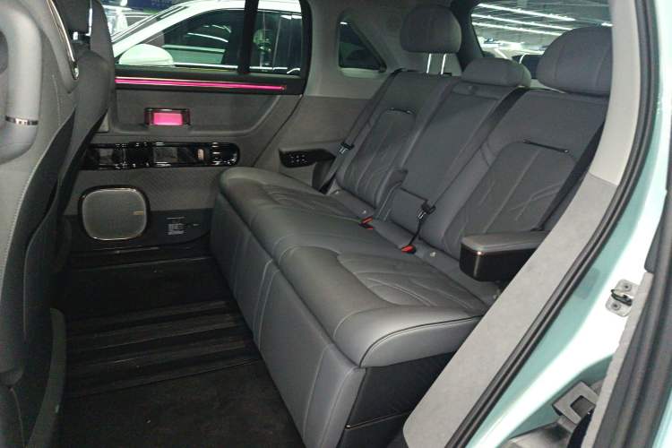 Used Zeekr MIX 2025 Long-Range Intelligent Driving Edition Interior 4