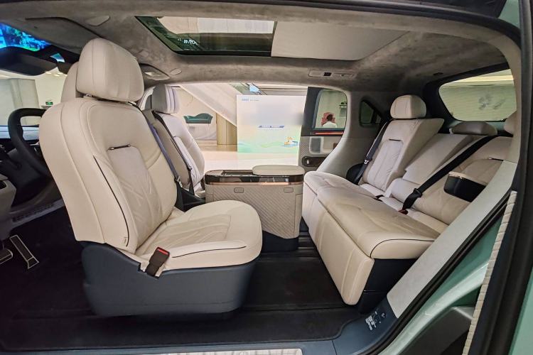 Used Zeekr MIX 2025 Long-Range Intelligent Driving Edition Interior 5