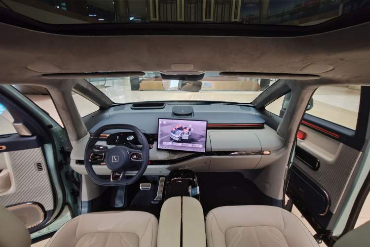 Used Zeekr MIX 2025 Long-Range Intelligent Driving Edition Interior 6