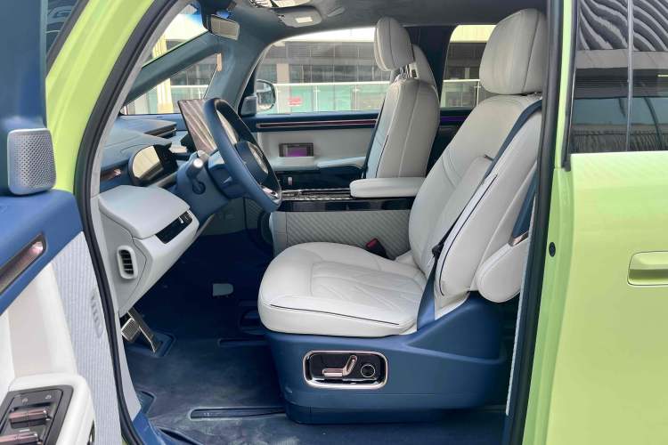 Used Zeekr MIX 2025 Long-Range Intelligent Driving Edition Interior 7