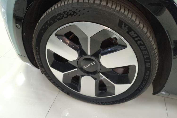 Used Zeekr MIX 2025 Long-Range Intelligent Driving Edition Left Front Wheel Hub