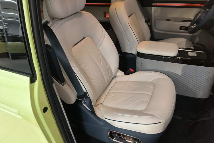 Used Zeekr MIX 2025 Long-Range Intelligent Driving Edition Right Front Seat