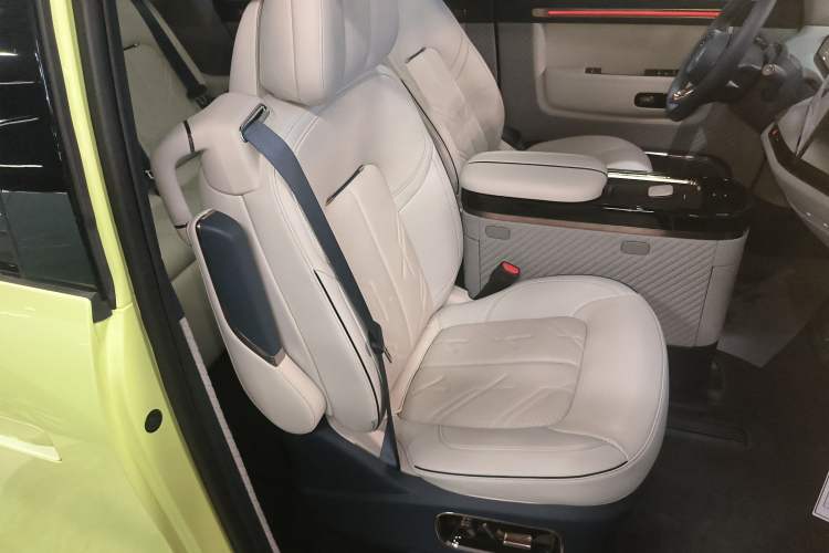 Used Zeekr MIX 2025 Long-Range Intelligent Driving Edition Right Front Seat