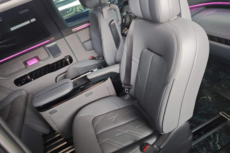 Used Zeekr MIX 2025 Long-Range Intelligent Driving Edition Right Front Seat