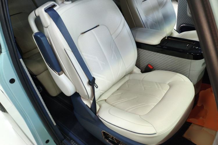 Used Zeekr MIX 2025 Long-Range Intelligent Driving Edition Right Front Seat