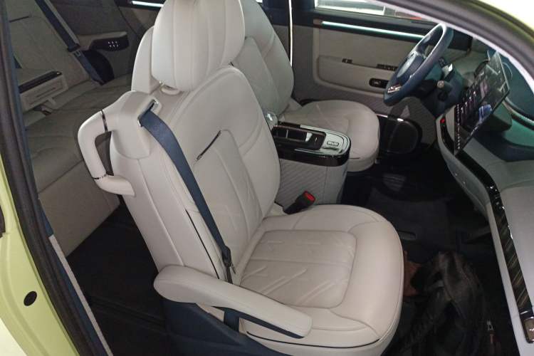 Used Zeekr MIX 2025 Long-Range Intelligent Driving Edition Right Front Seat