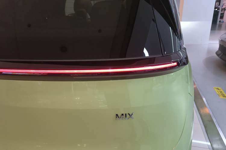 Used Zeekr MIX 2025 Long-Range Intelligent Driving Edition Right Rear Taillight