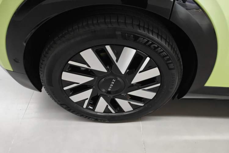 Used Zeekr MIX 2025 Long-Range Intelligent Driving Edition Right Rear Wheel Hub